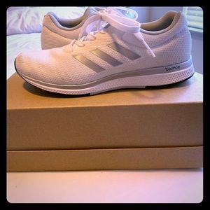 Adidas Mana Bounce - Women Size 8 - Barely Worn!